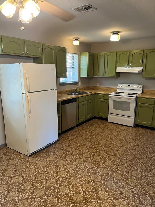 Photo - 705 Guadalimar St