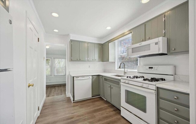 Photo - right and spacious 4-bedroom