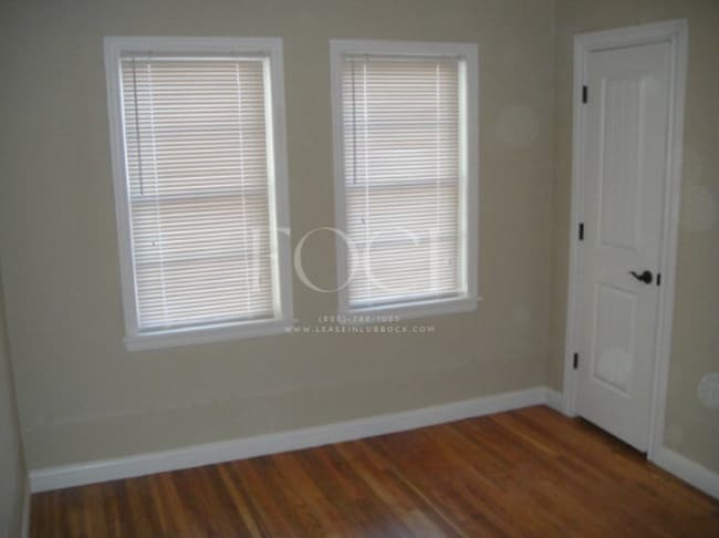 Photo - Beautiful Hardwood floors!  3/1/1 in the Medical District