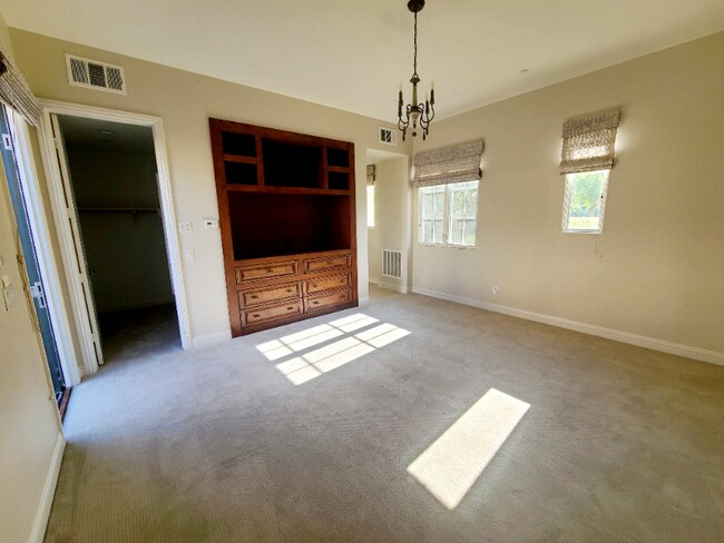 8256 The Landing Way