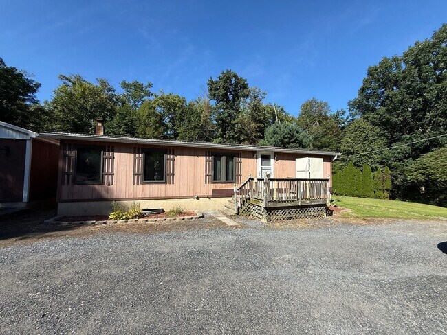 Building Photo - 3240 Woodland Dr