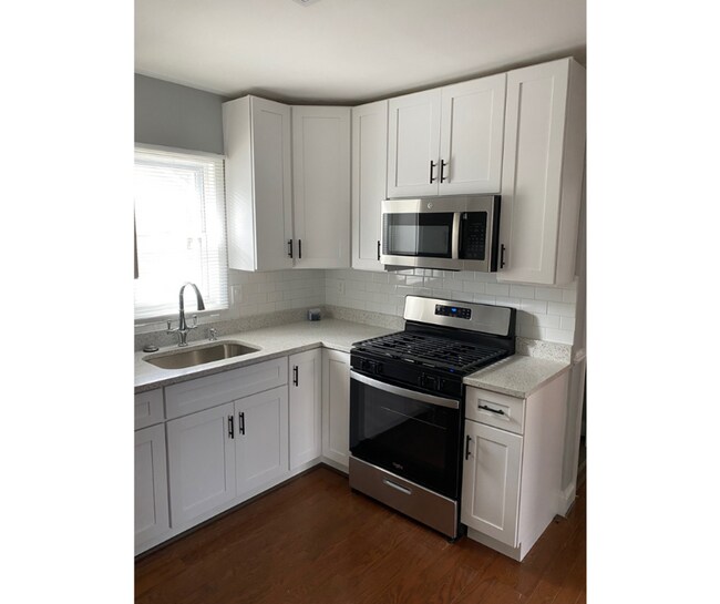 Photo - 4319 Kenwood Ave Unidad 9 Available Back Entranc $750