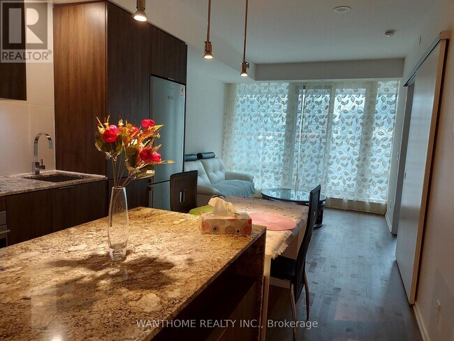 Photo - 1 Bloor St E Unité 502