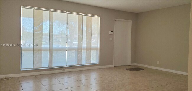 Photo - 1900 N 32nd Ct