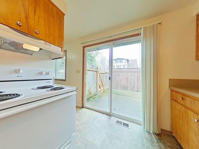 Photo - 2 Bedroom Duplex ~ Corvallis ~ Pet Friendly Unit 629 NW 30th