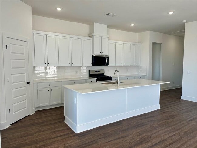 Photo - 2421 Longfellow Dr