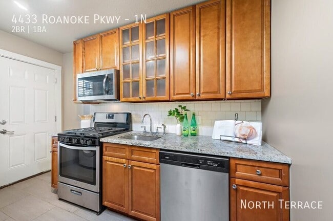 Building Photo - 4433 Roanoke Pkwy Unit 1N Rental