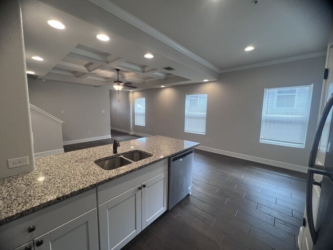 Photo - 6302 Melanzane Ave