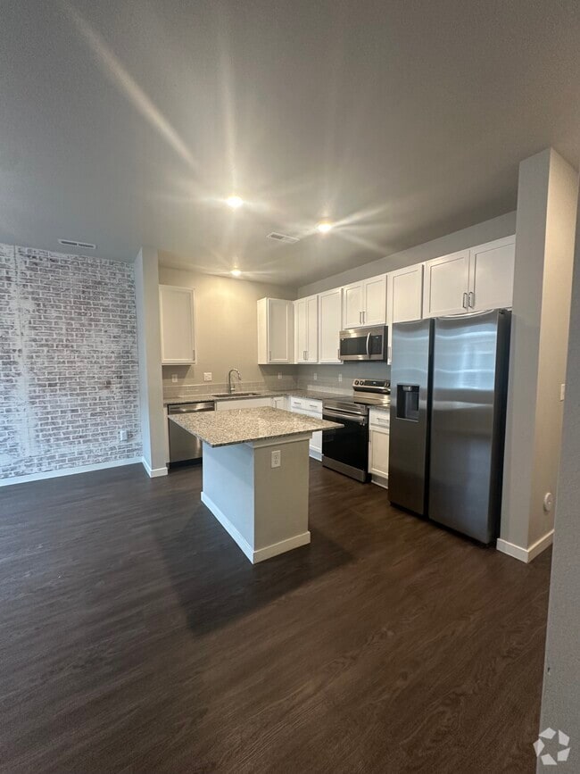 Building Photo - 1353 Reynolds St Rental
