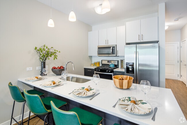 2HAB, 2BA - "O IN, 1049 ft²