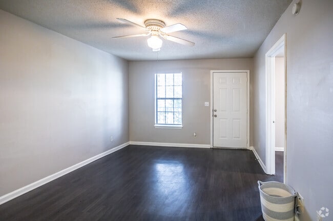 1HAB, 1BA - 700SF