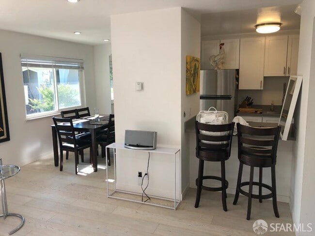 Photo - 46728 Crawford St