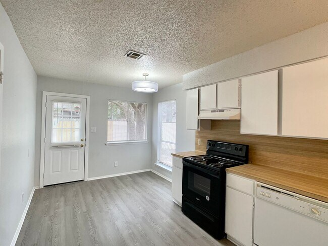 Photo - 2/1 Duplex in North Austin