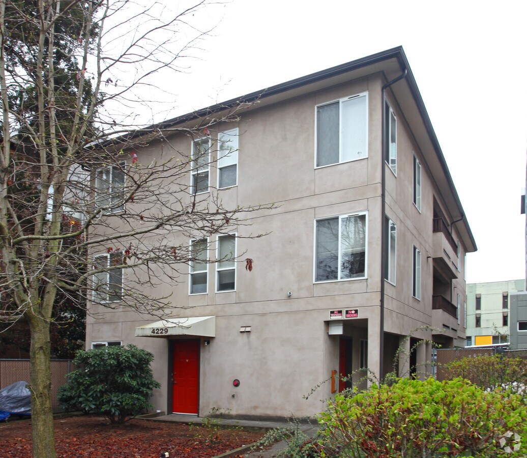 Photo - UDH 5 Plex Apartments