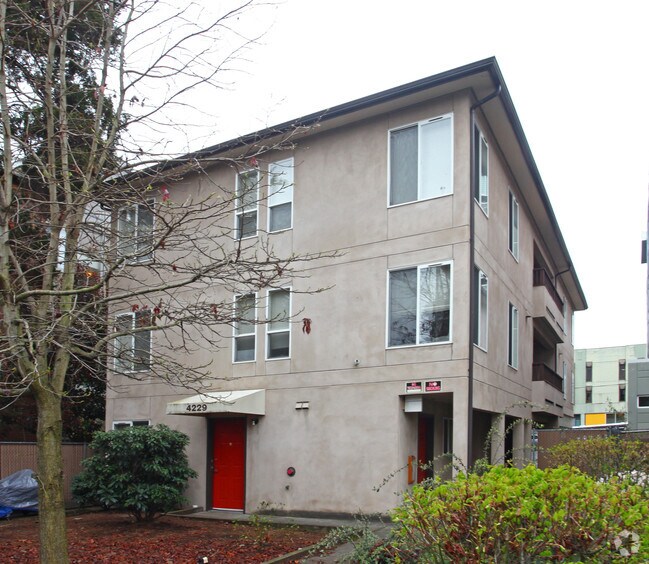 Building Photo - UDH 5 plex Rental