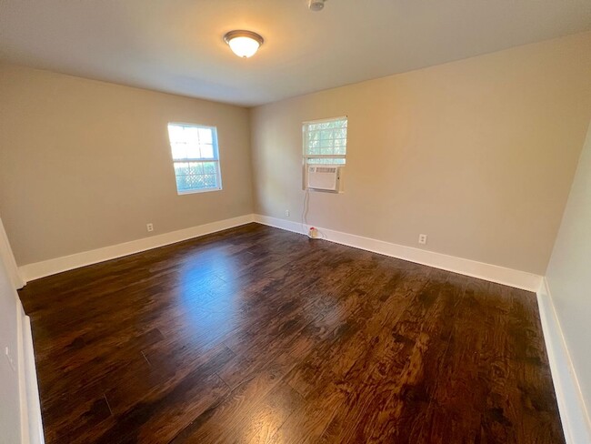 Photo - 704 E 32nd St Apartment Unit B