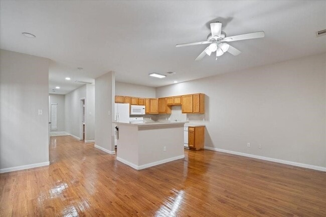 Photo - 7814 Gladstone St
