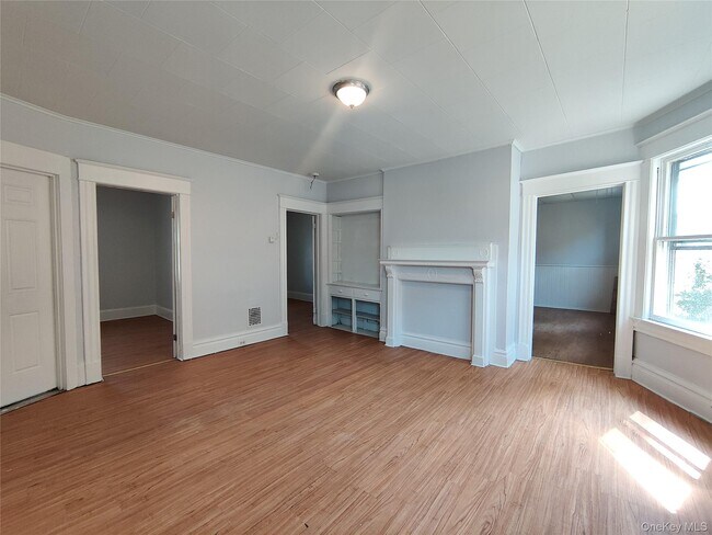 Building Photo - 85 N Hamilton St Unit 2 Rental