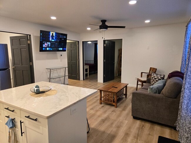 Photo - N2287 Memorial Dr