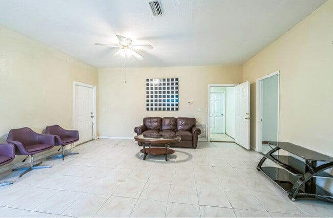 Photo - 3908 37th St E