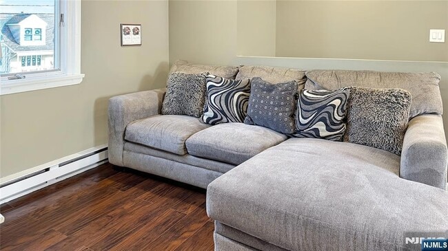 Photo - 154 Charlton Ave