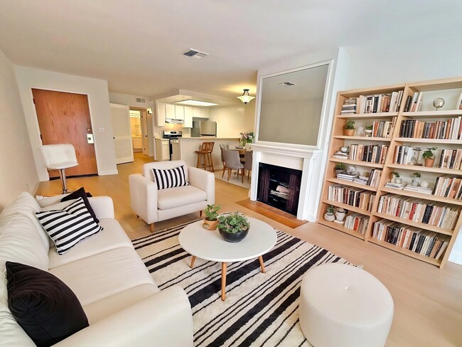 Building Photo - 1321 N Vista St