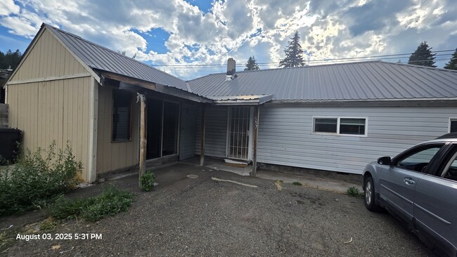 Building Photo - 557 S Weed Blvd Rental