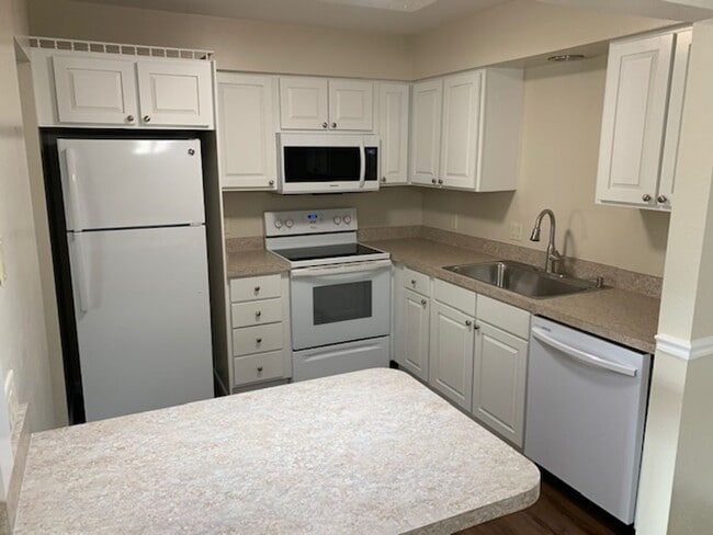 Building Photo - 1668 Brownstone Blvd Unit 631