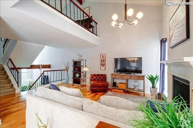 Building Photo - 1821 Westlake Dr Unit 122 Rental
