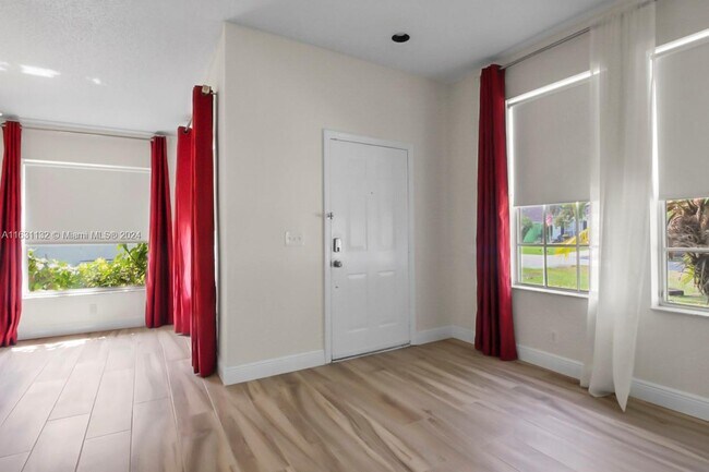 Photo - 6083 Lauderdale St