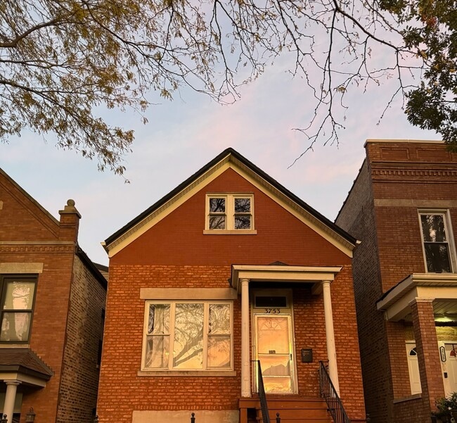 Unidad 1/Unidad superior - 3753 S Hermitage Ave Unidad 1