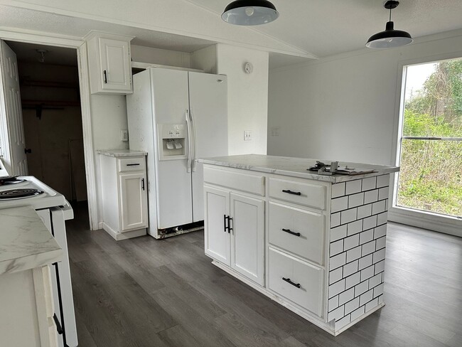 Photo - 3-bed/2-bath on 1 acre!