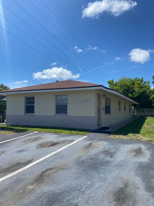 Photo - 2 BEDROOM, 1 BATH APARTMENT HOME - PINELLAS PARK