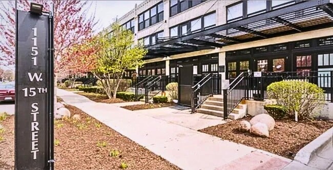 Building Photo - 1151 W 14th Pl