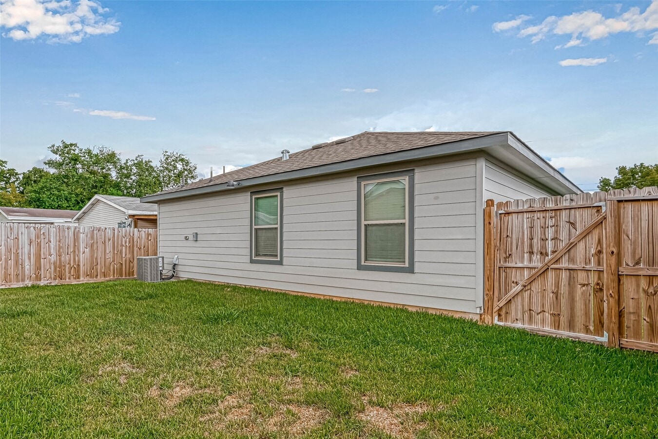 Photo - 9722 Cargill St