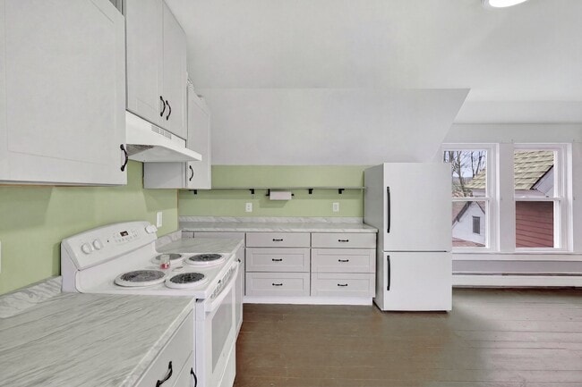 37 W Myrtle St Unit B