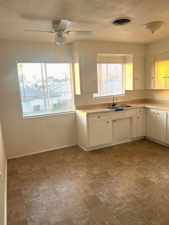 Photo - 2501 Bishop Dr Unit 4
