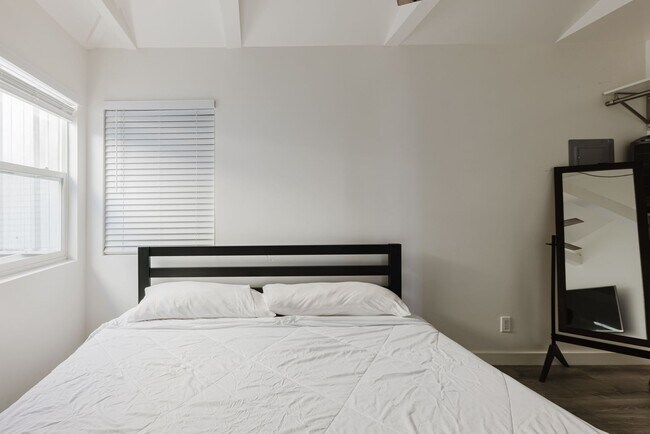 Photo - 14248 Oxnard St Unit 1