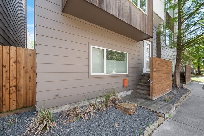 Photo - 105 Willard St