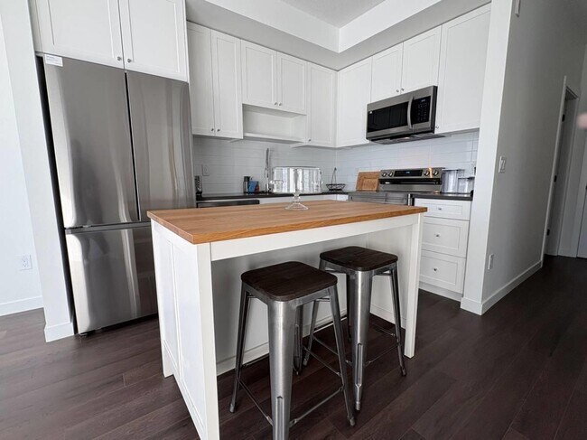 Photo - 8509-8158 158 St Unit 505