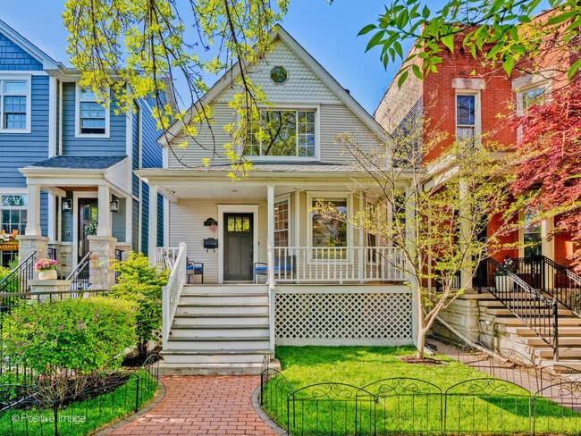 Photo - 1910 W George St House
