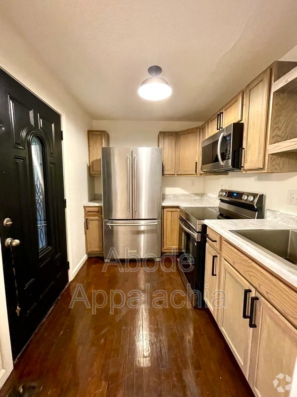 Building Photo - 187 Poplar St Unit 1 Rental
