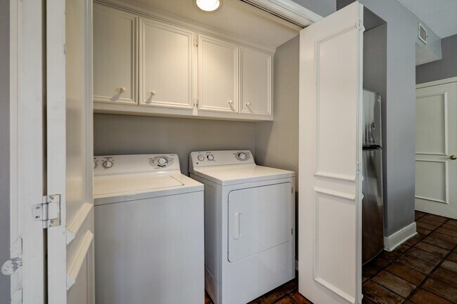 Photo - 2313 Nantucket Dr Unit B