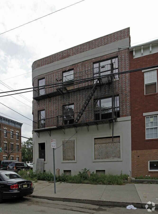 Photo - 215 Woodward St
