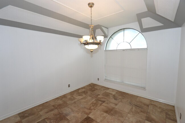 Photo - 609 St James Ct