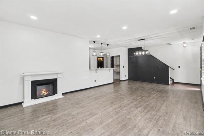 Photo - 47547 Ormskirk Dr