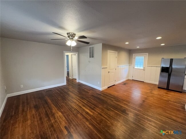 707 N Main St