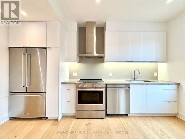 Photo - 155 Dovercourt Rd