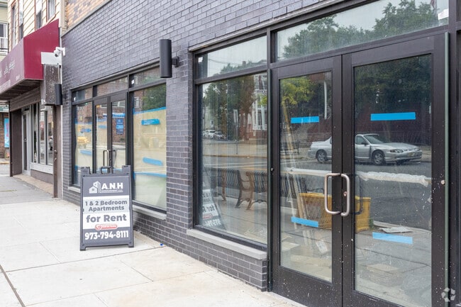 Photo - 941-945 Main St