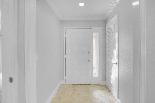 Building Photo - 319 L'Atrium Dr